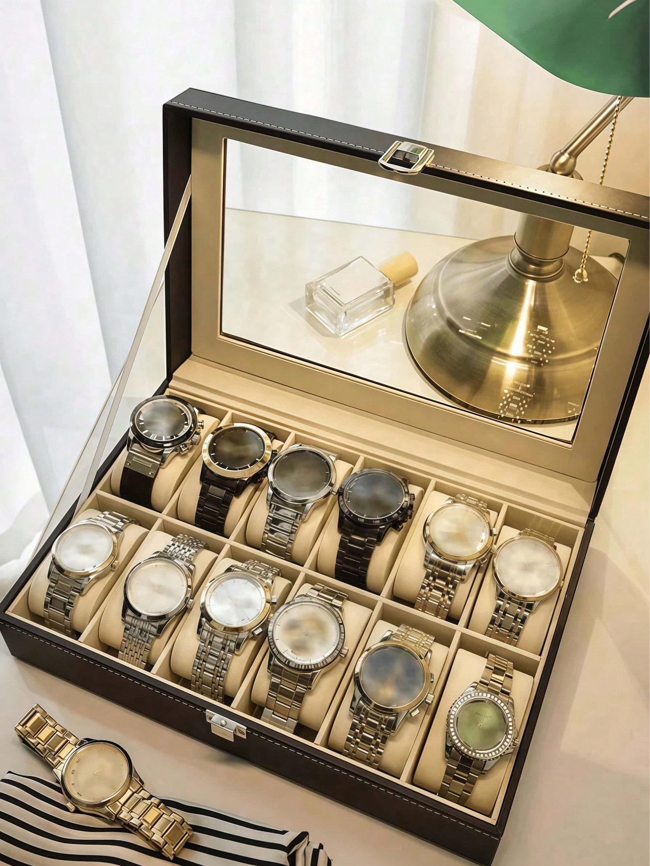 Kotak Jam Tangan Kulit dengan  - Jewels On Watches ulasan dan harga
